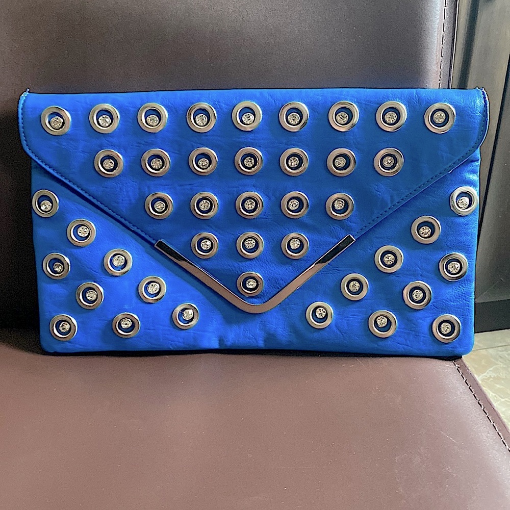 Bébé envelope clutch in blue colour with silver diamandy studs